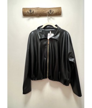 bomber ligera efecto cuero